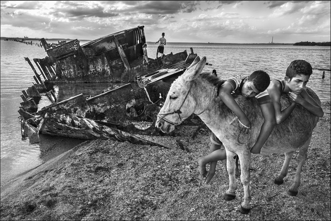 raul-canibano-photography-itsnicethat-05.jpg
