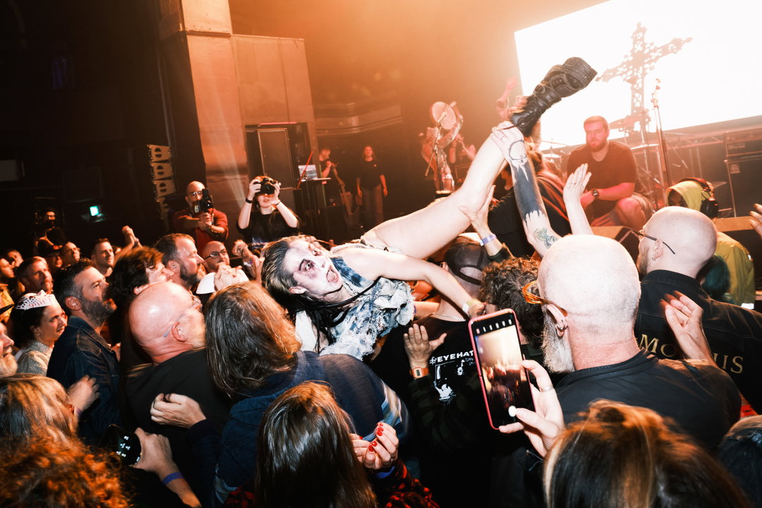 rob-barrett-photography-itsnicethat- Witch Club Satan