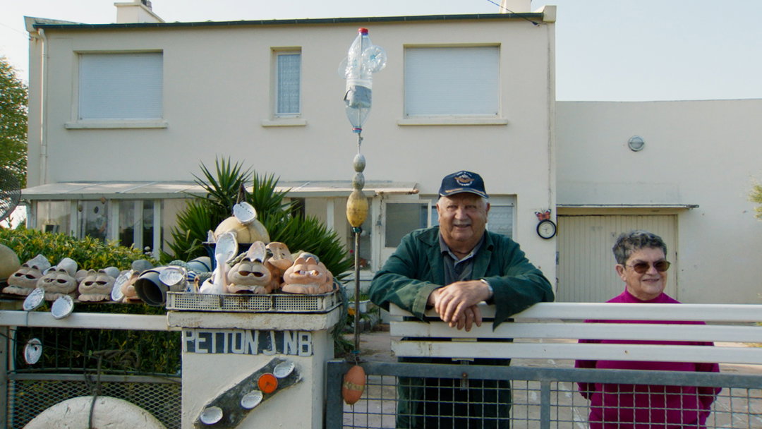 silly-little-plastic-cat-back-market-film-sponsored-content-itsnicethat-9.jpg