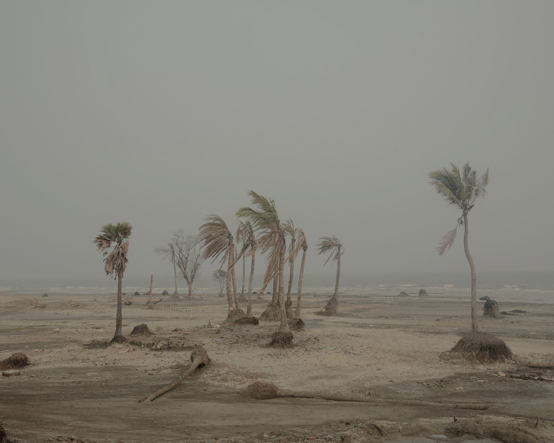 sushavan-nandy-ebbing-away-of-identity-with-the-tides-photography-itsnicethat-7.jpg