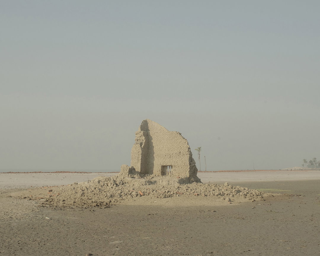sushavan-nandy-ebbing-away-of-identity-with-the-tides-photography-itsnicethat-10.jpg