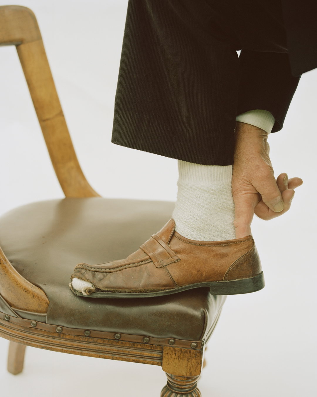 thomas-duffield-just-couldnt-get-the-shoes-to-fit-photography-itsnicethat-010.jpg