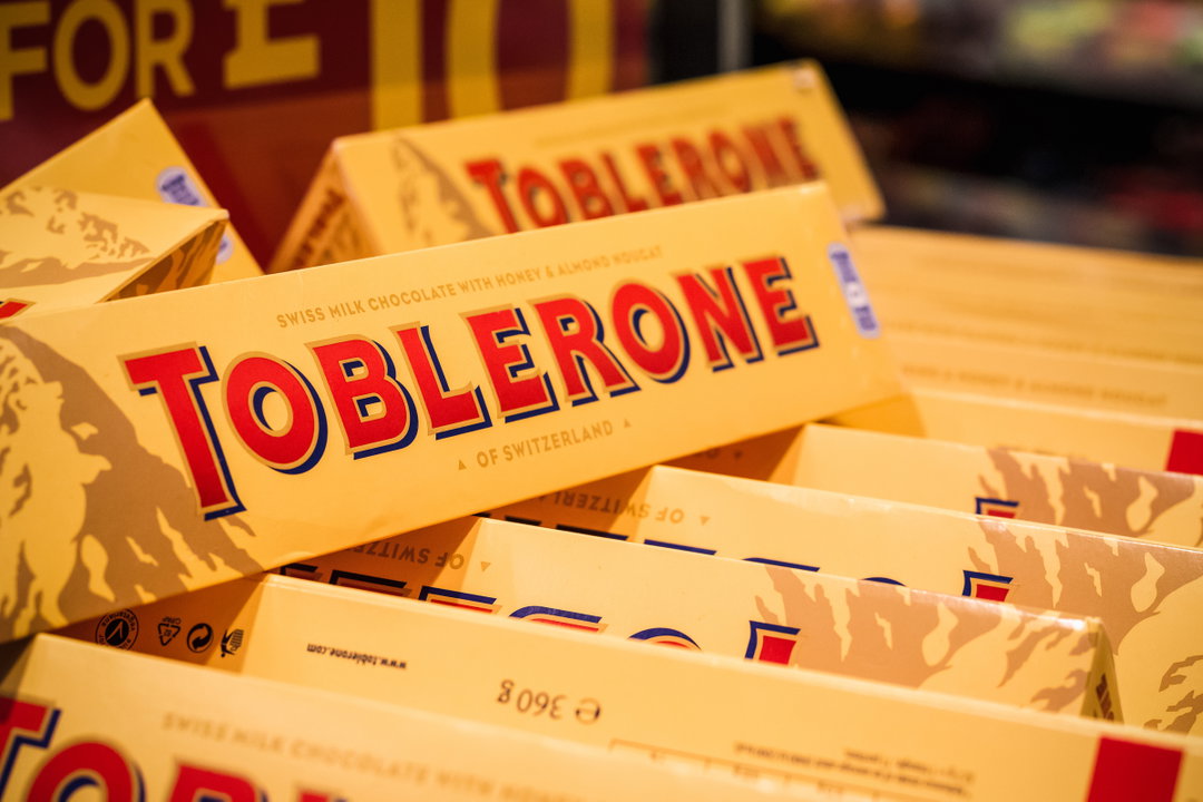 Toblerone to use “streamlined” logo after it loses iconic Swiss mountain