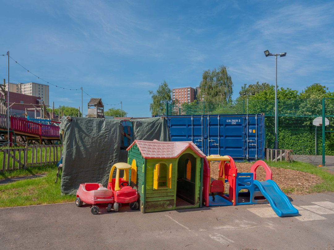tom-skipp-empty-community-photography-itsnicethat-6.jpg