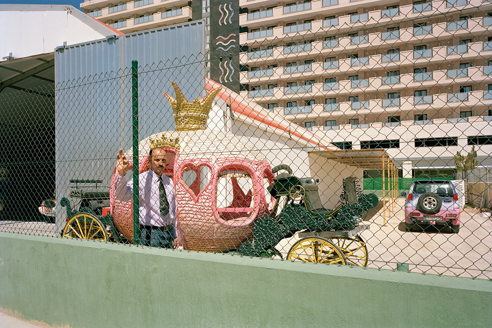 txema-salmans-perfect-day-photography-publication-itsnicethat-03.jpg