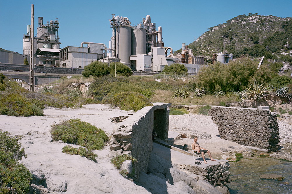 txema-salmans-perfect-day-photography-publication-itsnicethat-06.jpg