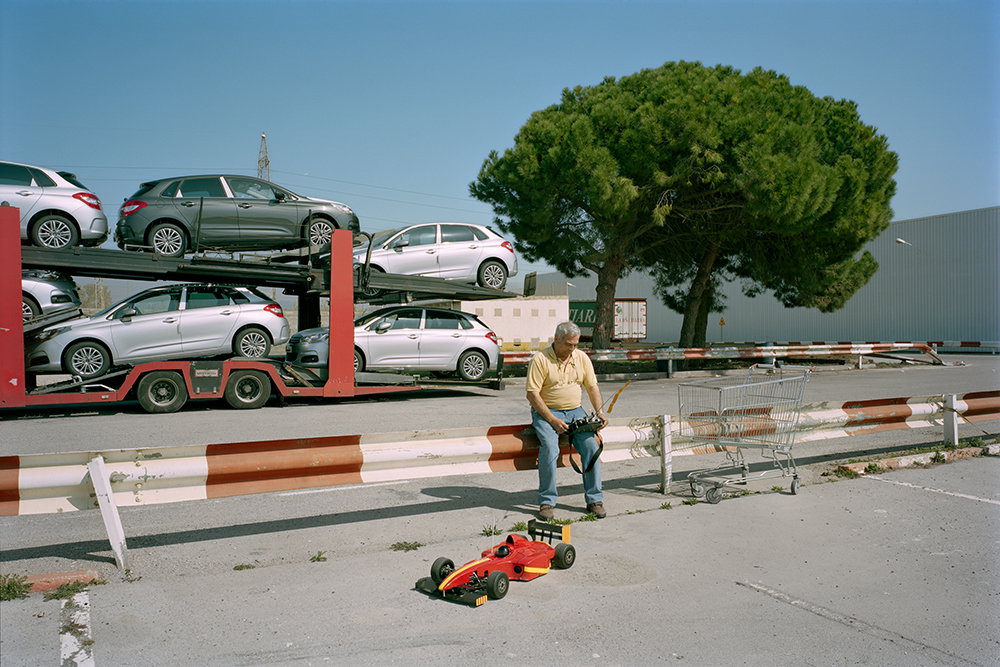 txema-salmans-perfect-day-photography-publication-itsnicethat-07.jpg