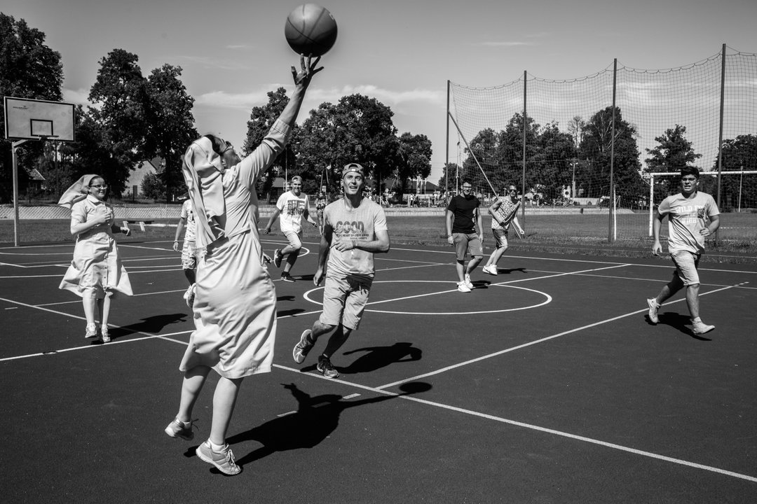 valeria-luongo-a-sisterhood-photography-itsnicethat-01.jpg