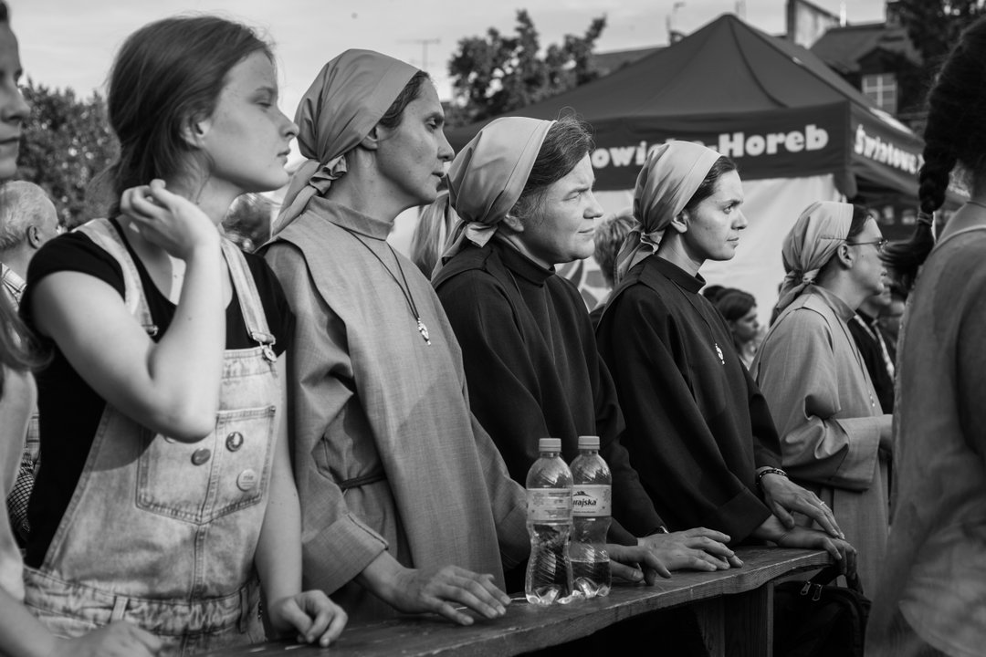 valeria-luongo-a-sisterhood-photography-itsnicethat-10.jpg